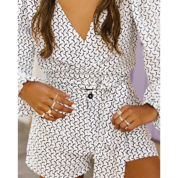 Billabong x Sincerely Jules Wrapped in Love Wrap Puff Long Sleeve Blouse Top - Picture 5 of 12